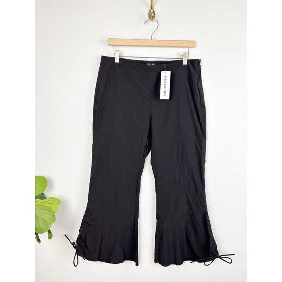 NWT Silence + Noise Hayley Black Nylon Cropped Kick-Flare Pant Sz 8 - Picture 3 of 12